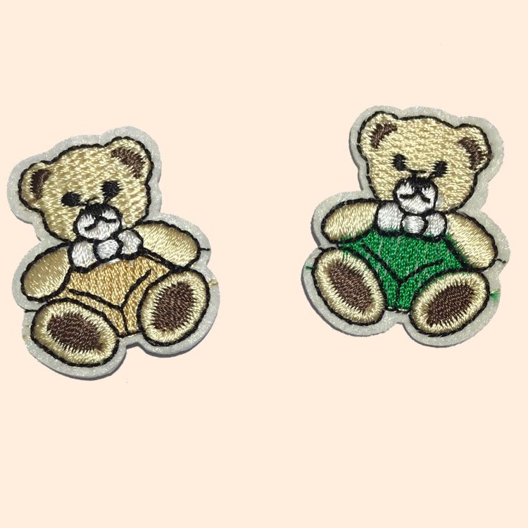 Factory direct sales of embroidery patchwork, bear accessories, cartoon embroidery patchwork details Picture