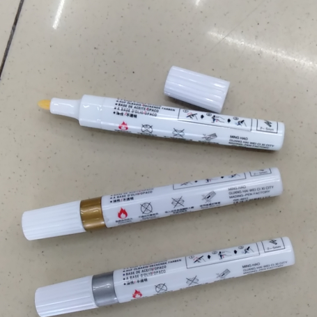 Gel pens, marker pens, highlighters, ballpoint pens, rulers