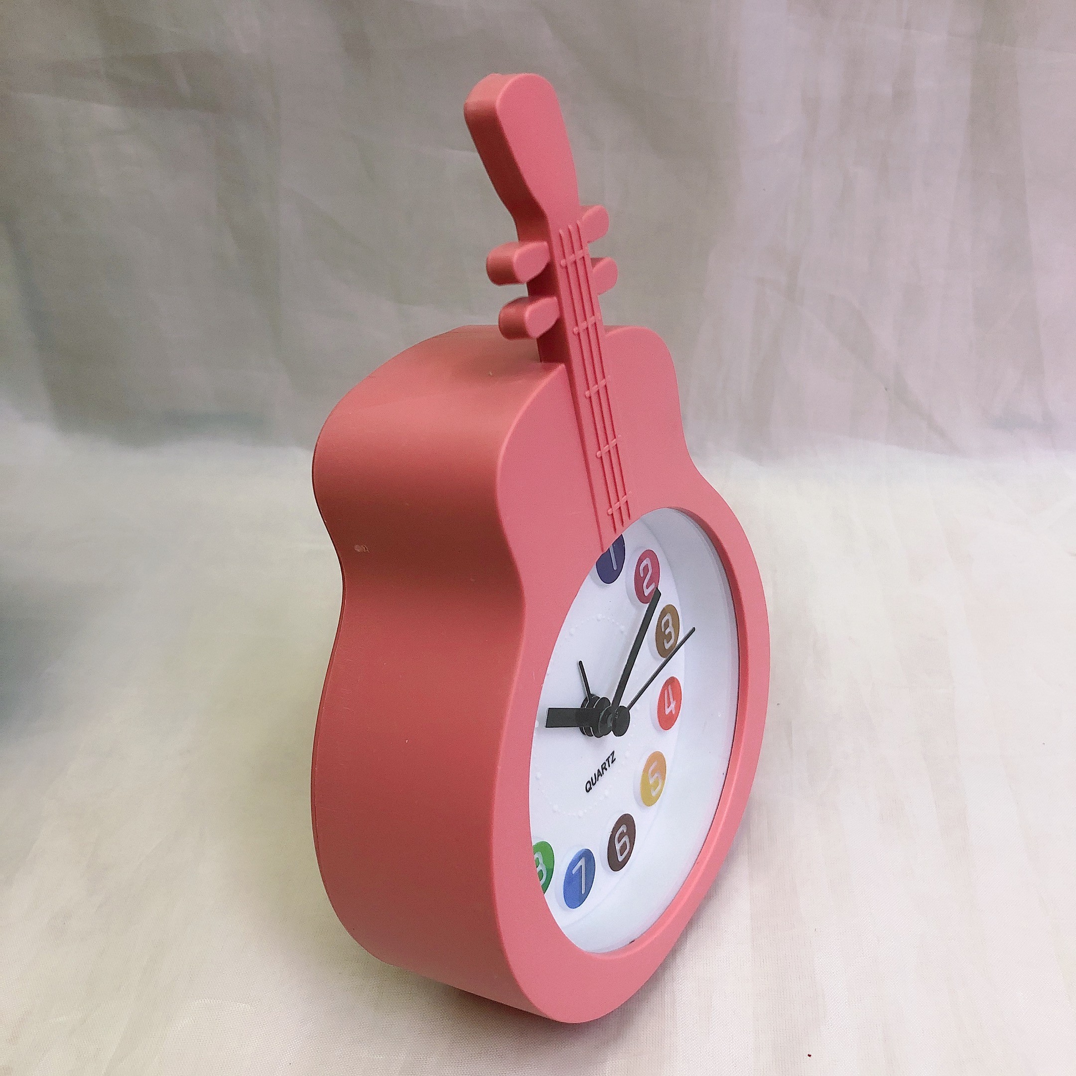 Korean macaron-colored quartz alarm clock, children's gifts, violins, creative wholesale, student gifts, stationery and ornaments detail image 9