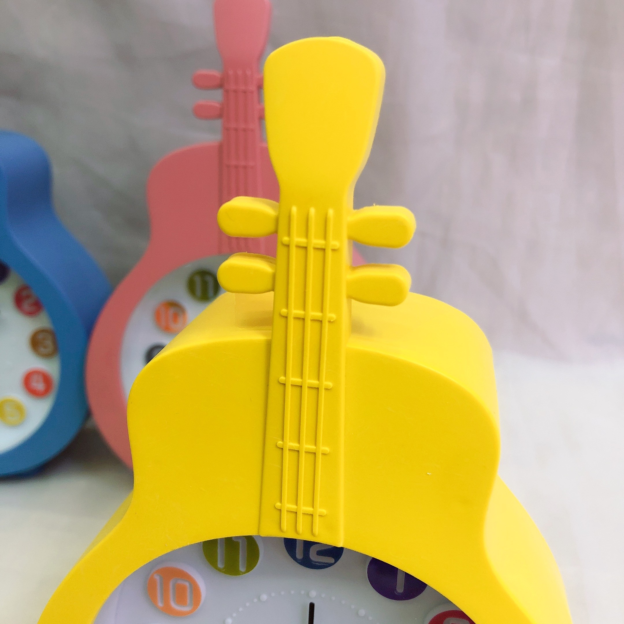 Korean macaron-colored quartz alarm clock, children's gifts, violins, creative wholesale, student gifts, stationery and ornaments detail image 8