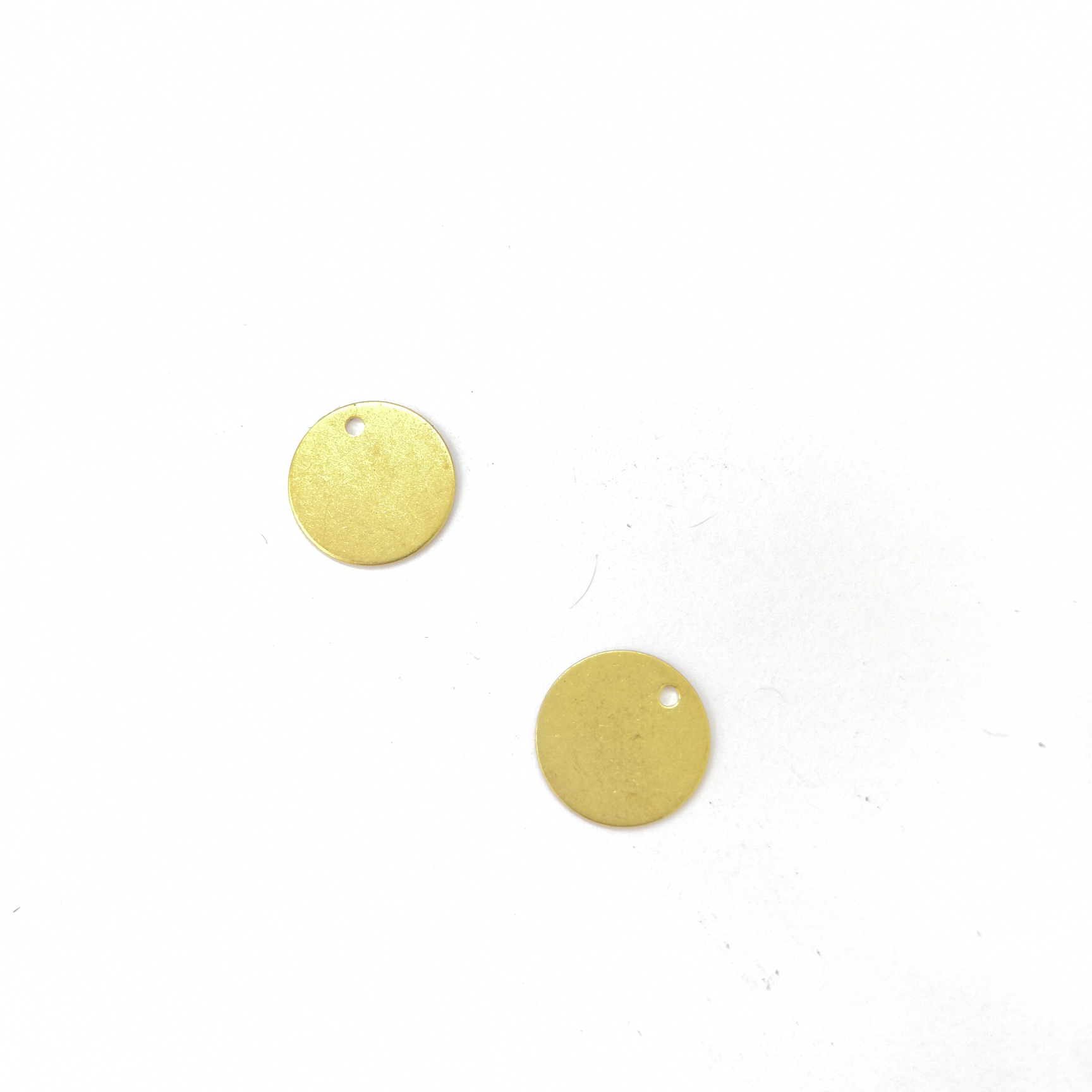 XW02821 Solid disc through a hole