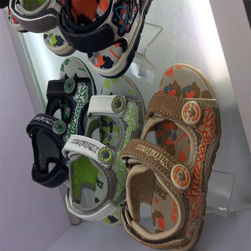 Casual shoes and sports shoes: Breathable, durable, and a trendy new rubber-soled shoe w452
