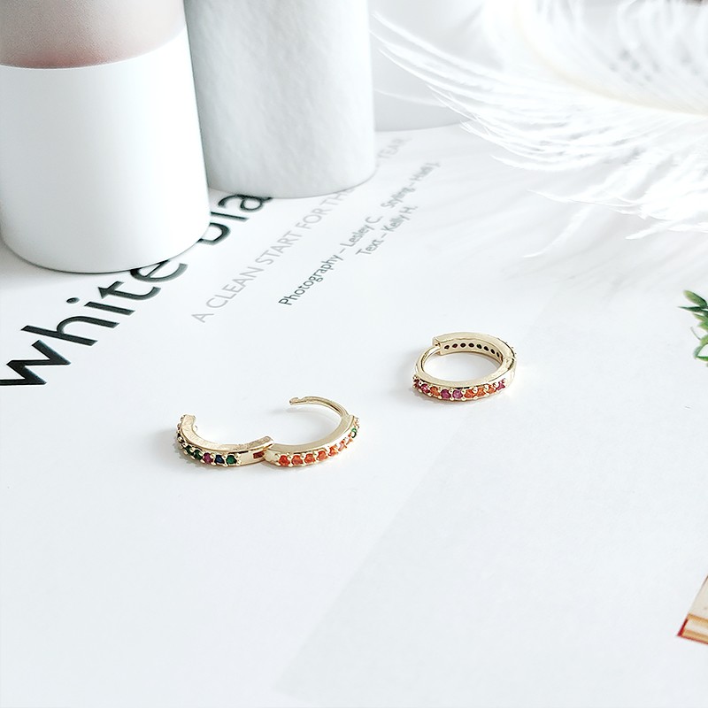 Simple circle ear buckle women's earrings 2021, trendy colorful gemstone design sense, fashionable and elegant stud earrings, cold style ear loops detail image 2