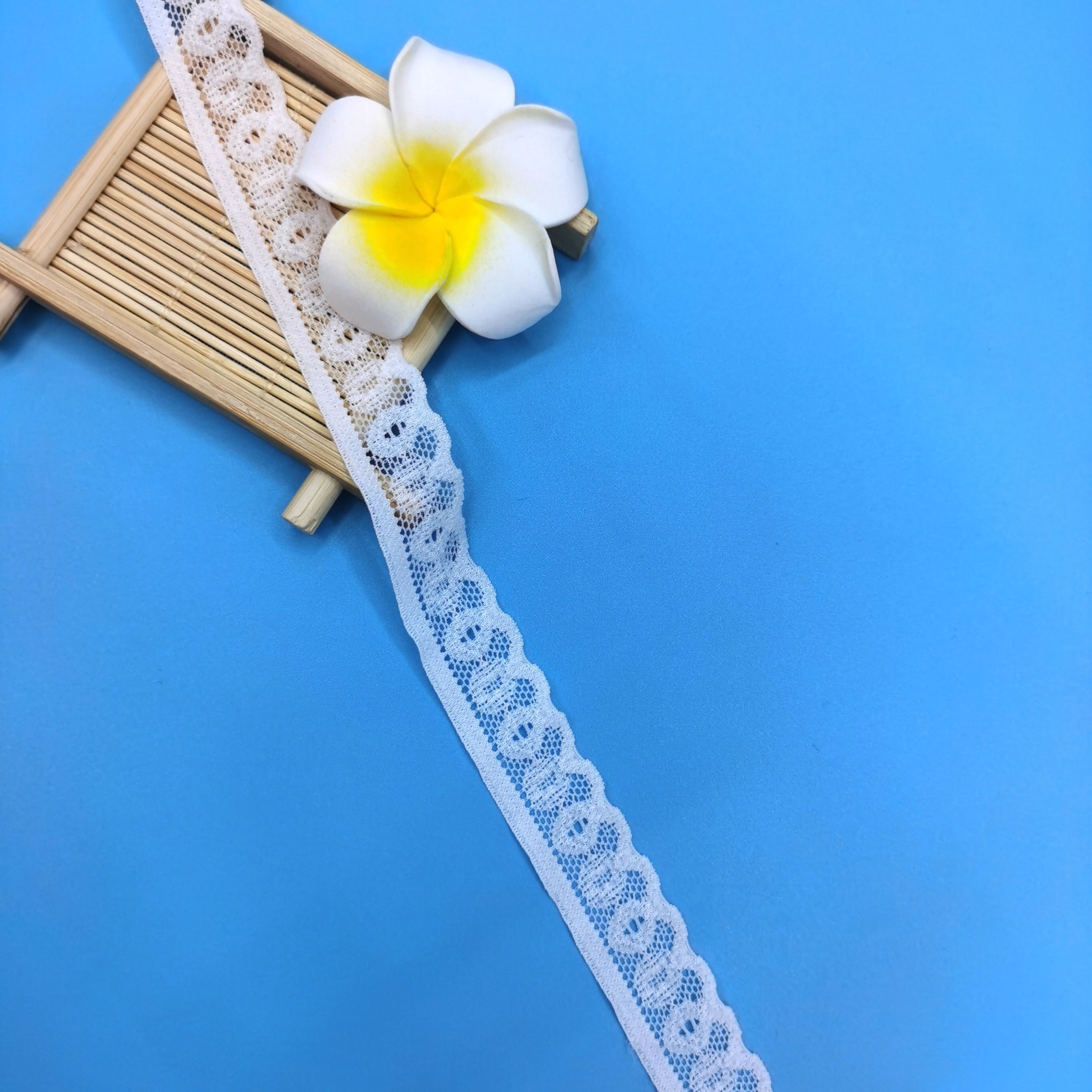 Available in various sizes and styles of lace, single-sided lace, DIY clothing accessories, underwear, and curtain lace details Picture