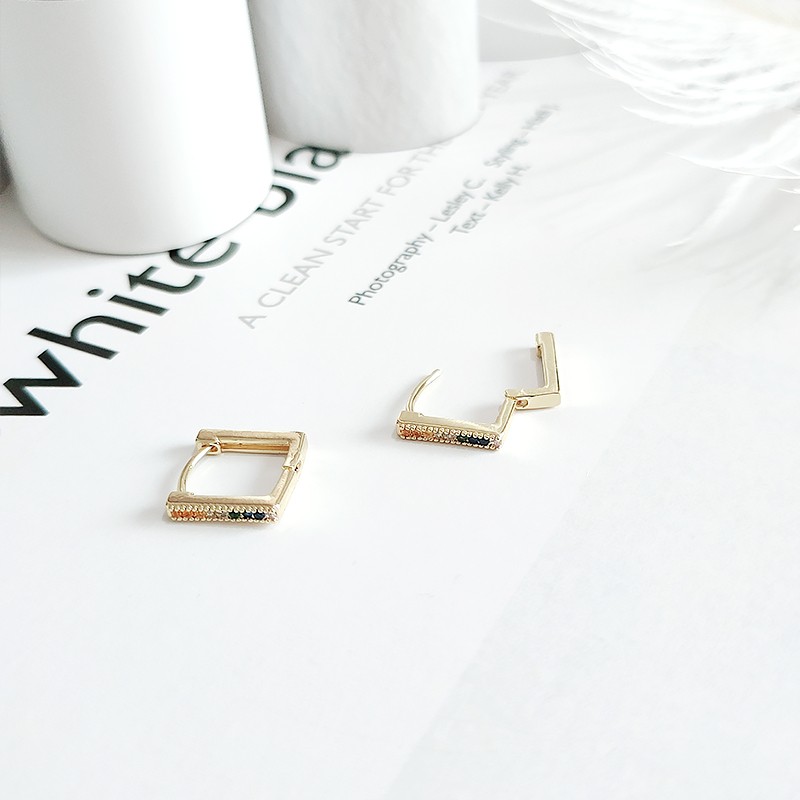 Simple circle ear buckle women's earrings 2021, trendy colorful gemstone design sense, fashionable and elegant stud earrings, cold style ear loops detail image 5
