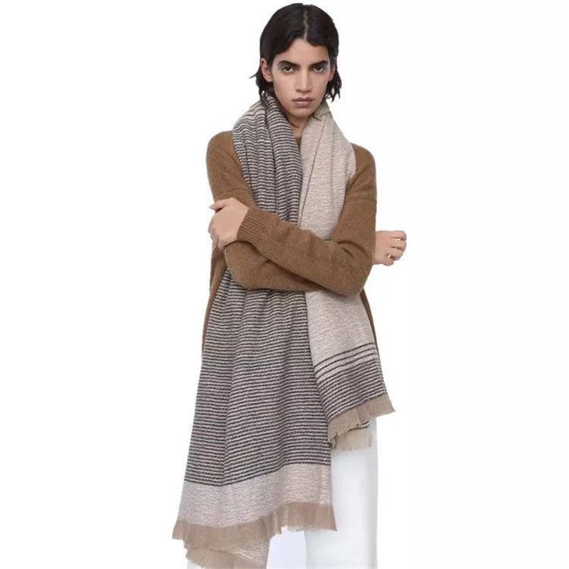 Women's scarves, trendy European and American style shawls, autumn and winter discount promotion season, versatile and casual coat wholesale 289