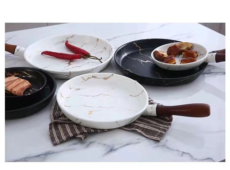 Simple matte gold marble-patterned ceramic dinner plates, European-style pizza plates with bamboo handles, household round plates wholesale detail image 6