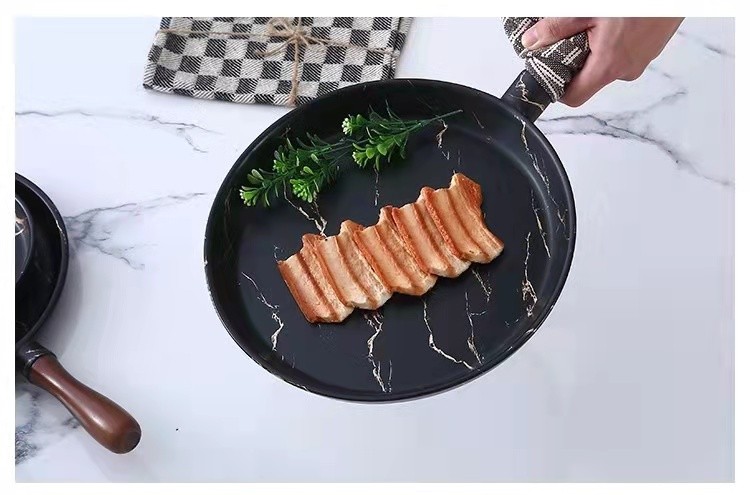 Simple matte gold marble-patterned ceramic dinner plates, European-style pizza plates with bamboo handles, household round plates wholesale detail image 4