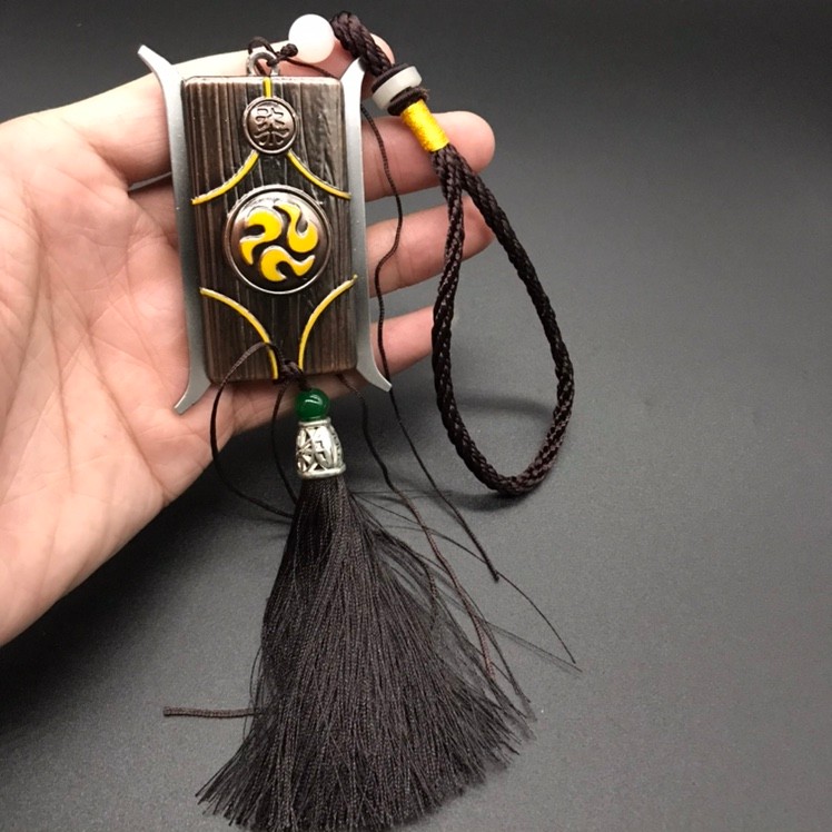 New anime-themed Assassin 567 metal token alloy weapon model keychain pendant Assassin token detail image 3