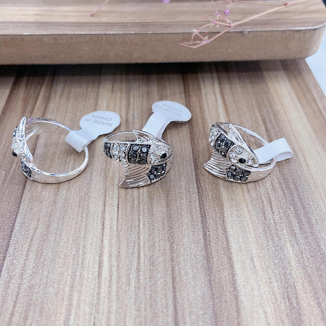 Silver plated ring, white diamonds ten bright black diamonds