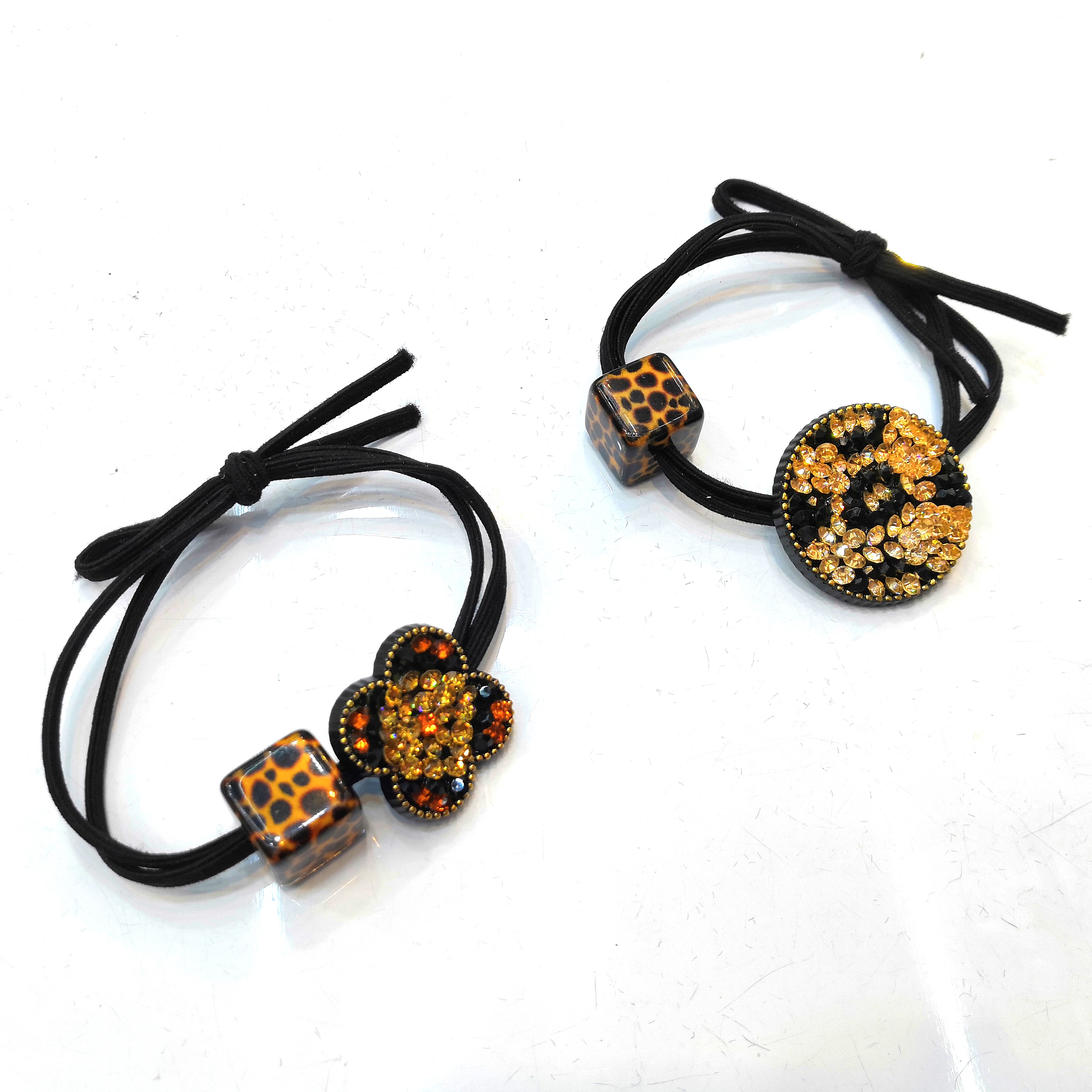 The round rubber band is knotted with leopard print and full of diamonds detail image 5
