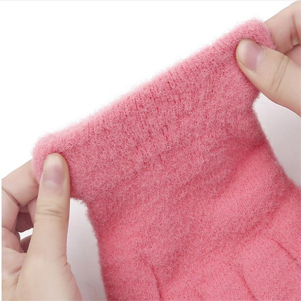 Leather gloves are windproof, cold-proof and warm in winter. Diamond-patterned imitation rex rabbit fur leather gloves are good to use. 19th morning research
