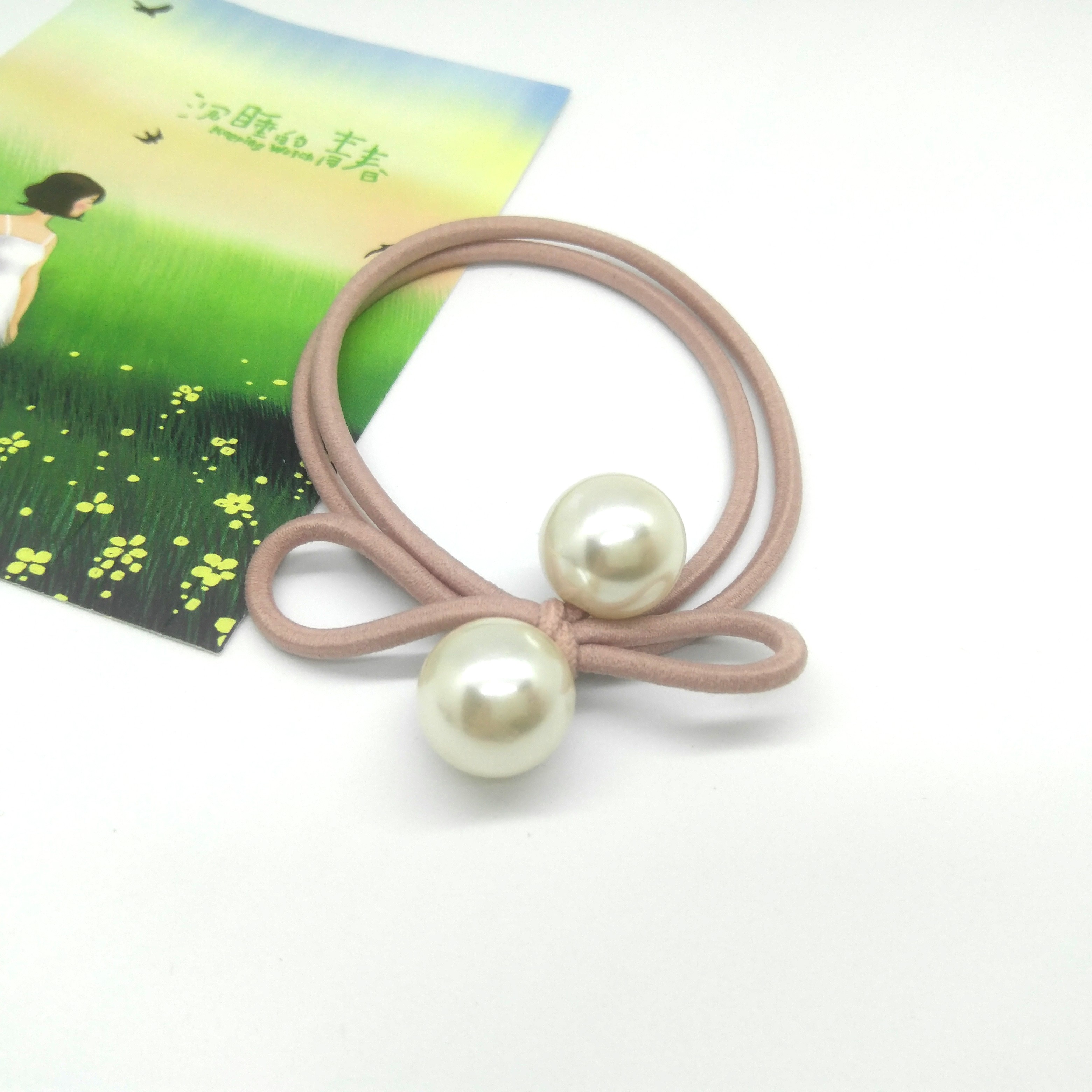 Tie a large pearl bow with a round rubber band detail image 6