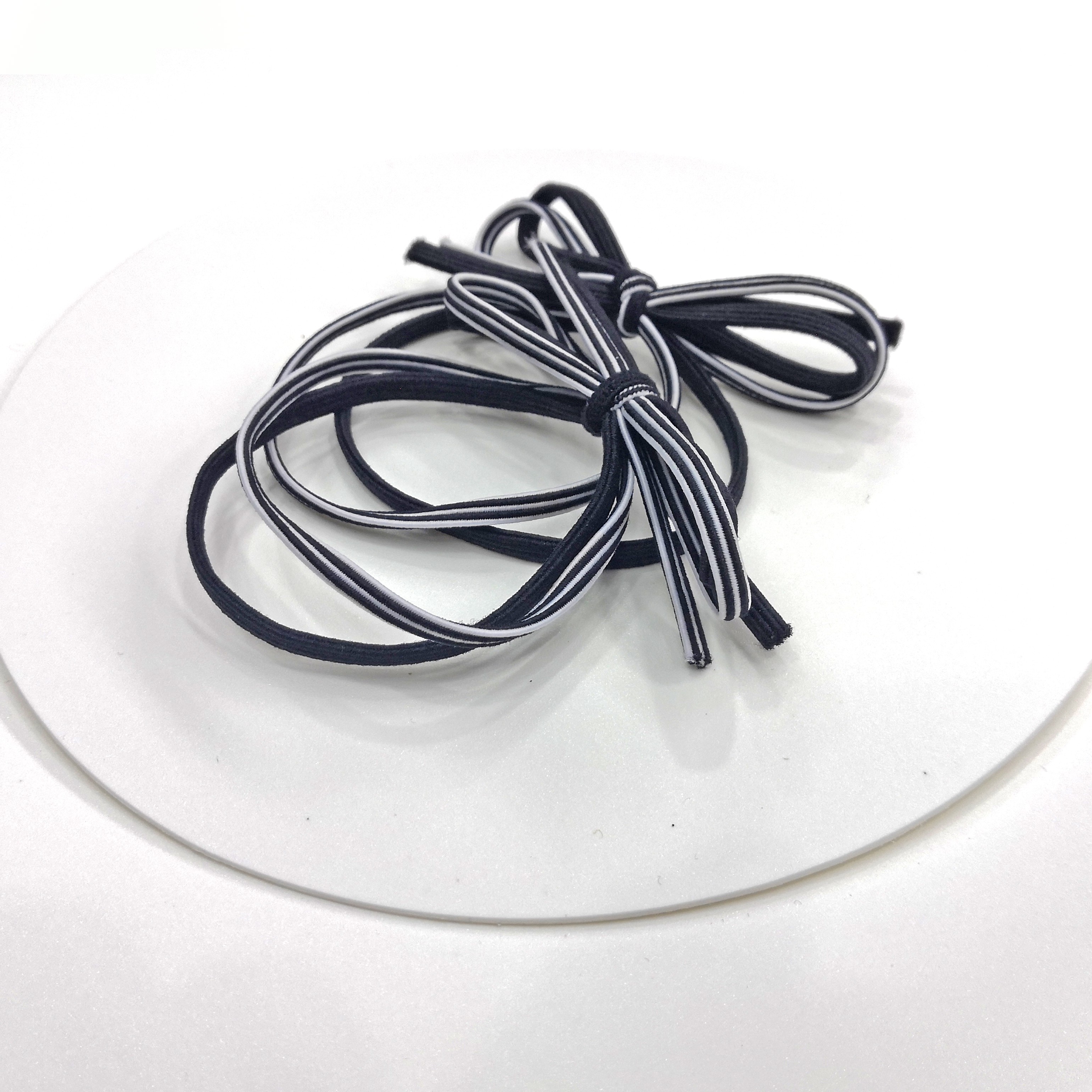 Tie single or double-color bows with round rubber bands detail image 9