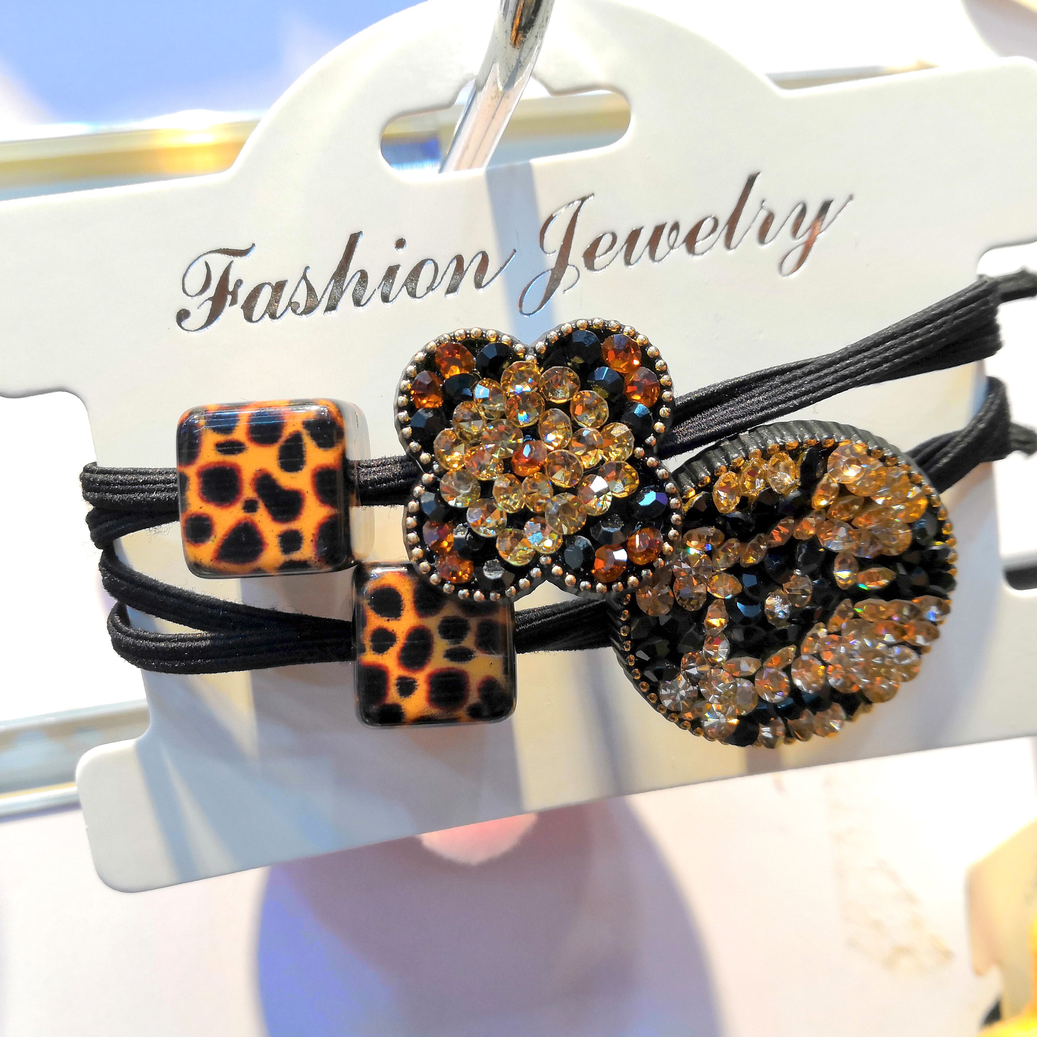 The round rubber band is knotted with leopard print and full of diamonds details Picture