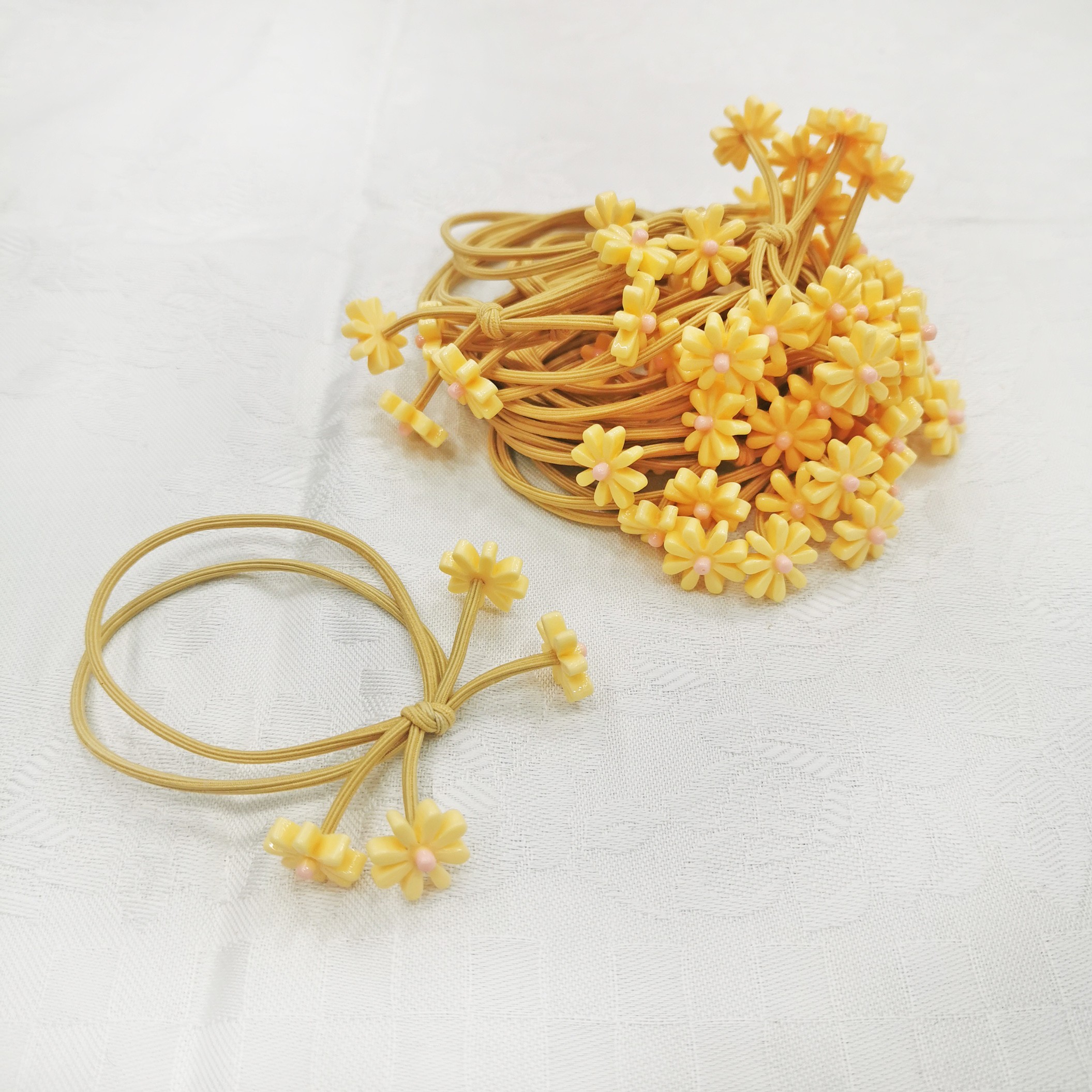 Round rubber band knot 2021 Daisy headband pic 6