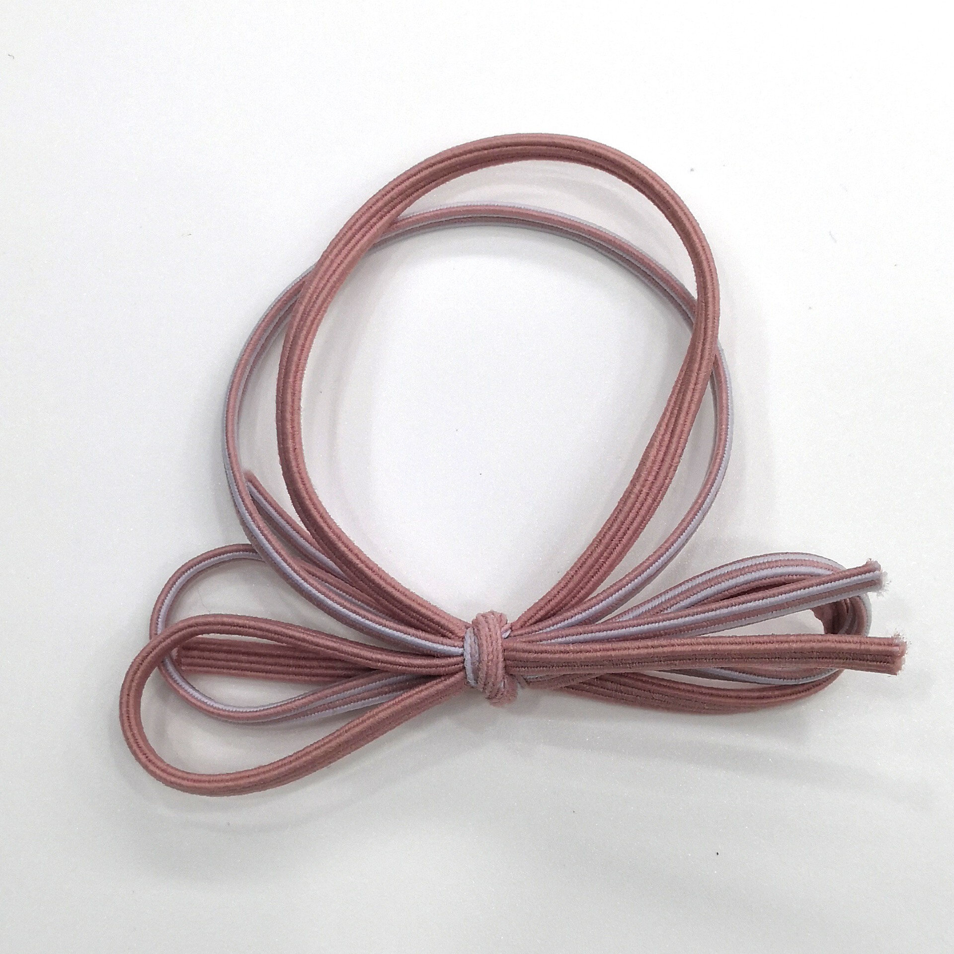 Tie single or double-color bows with round rubber bands detail image 2