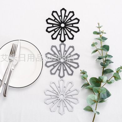 Creative heat insulation mat Kitchen anti-hot mat pot mat household non-slip table mat flower thickened tray mat small 15cm full figure
