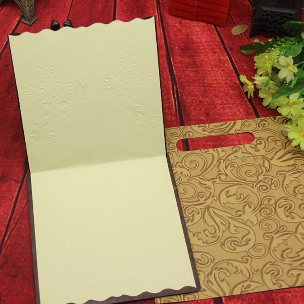 More than ten flowered wooden invitations detail image 1