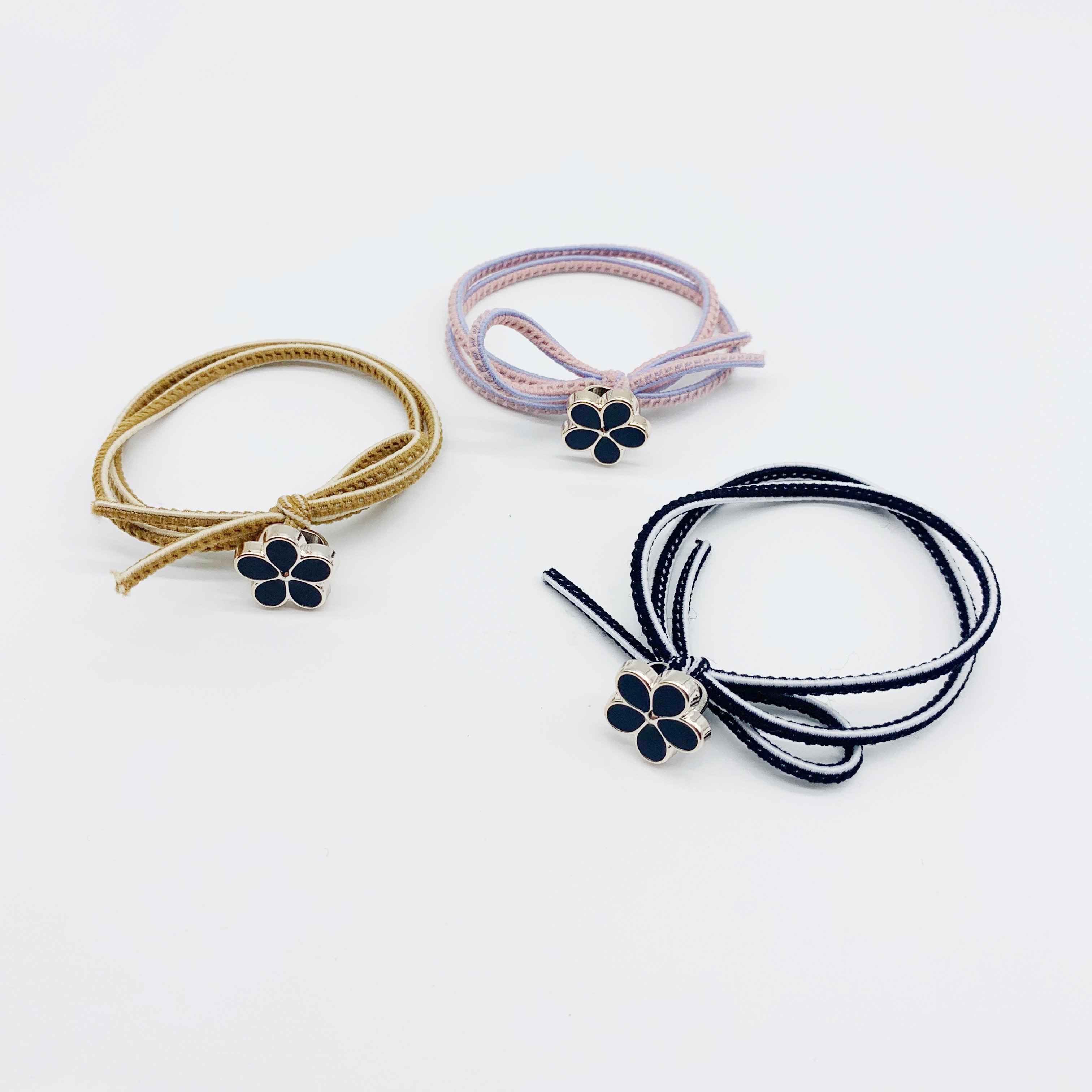 Round rubber bands tied with white edges and plum blossoms detail image 4