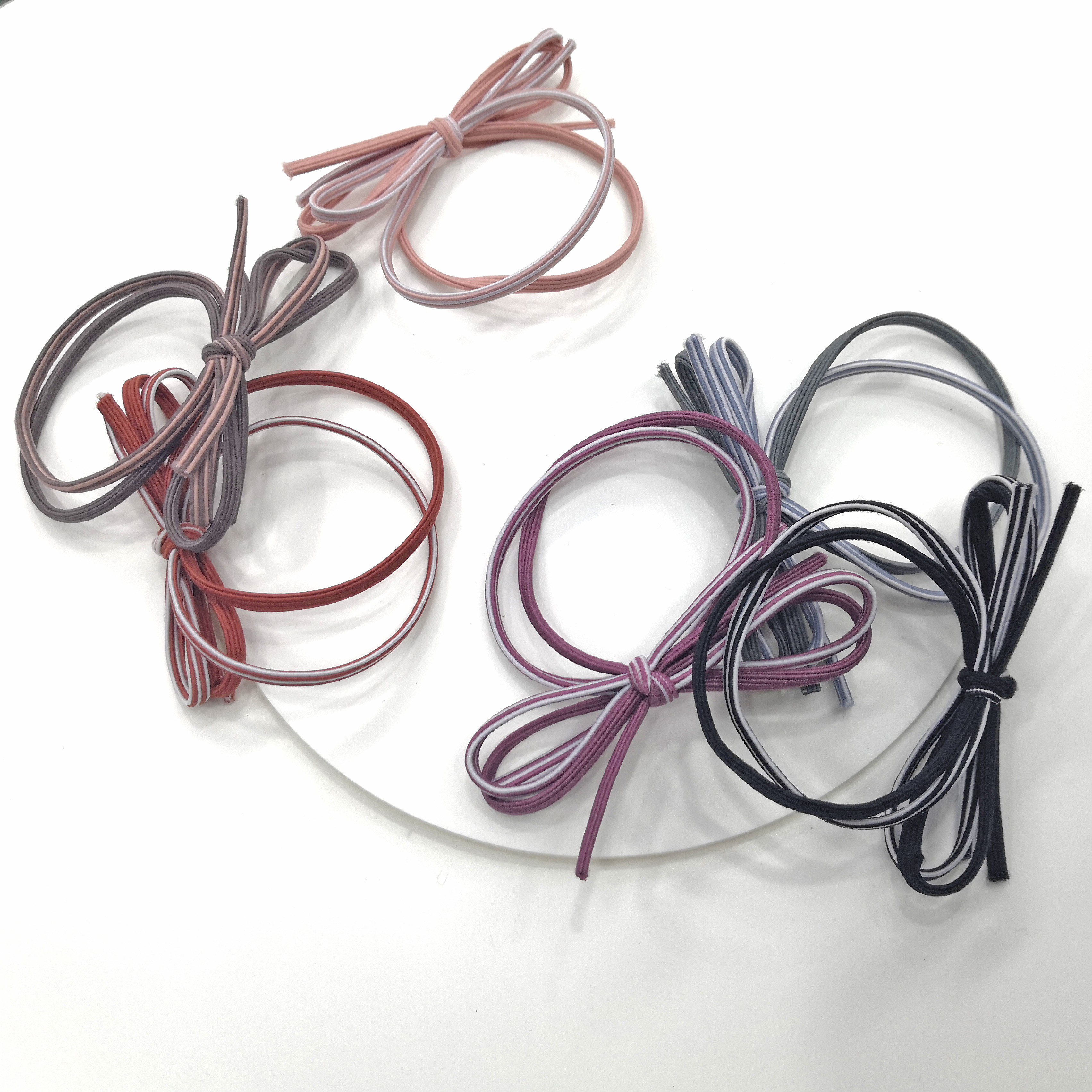 Tie single or double-color bows with round rubber bands detail image 8