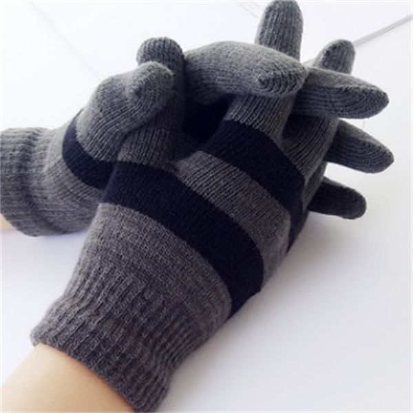 Leather gloves are windproof, cold-proof and warm in winter. Diamond-patterned imitation rex rabbit fur leather gloves are good to use. 24-hour morning research gloves