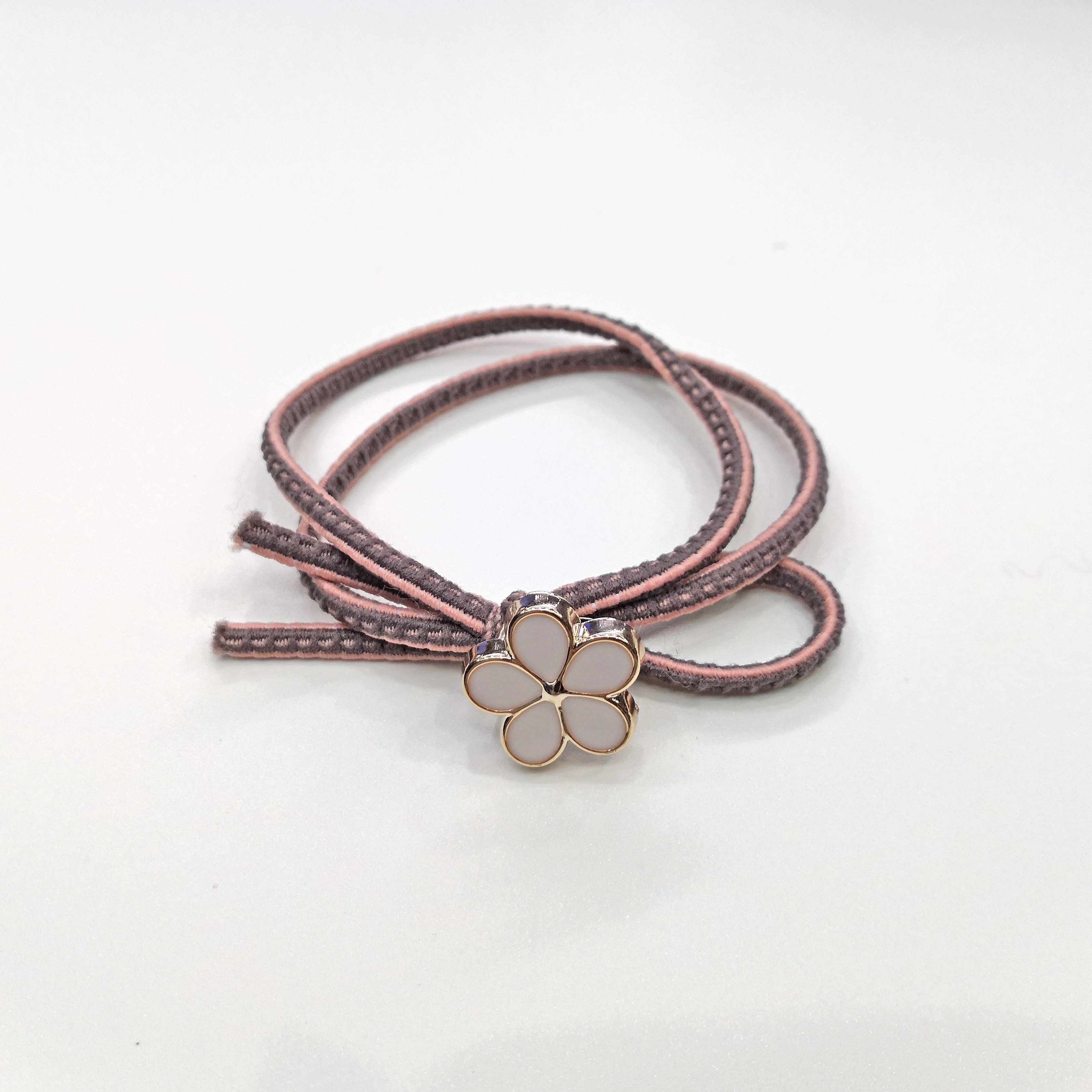 Round rubber bands tied with white edges and plum blossoms detail image 9