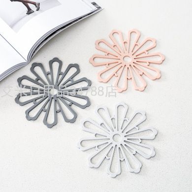 Creative heat insulation mat Kitchen anti-hot mat pot mat household non-slip table mat flower thickened tray mat small 15cm Item Picture