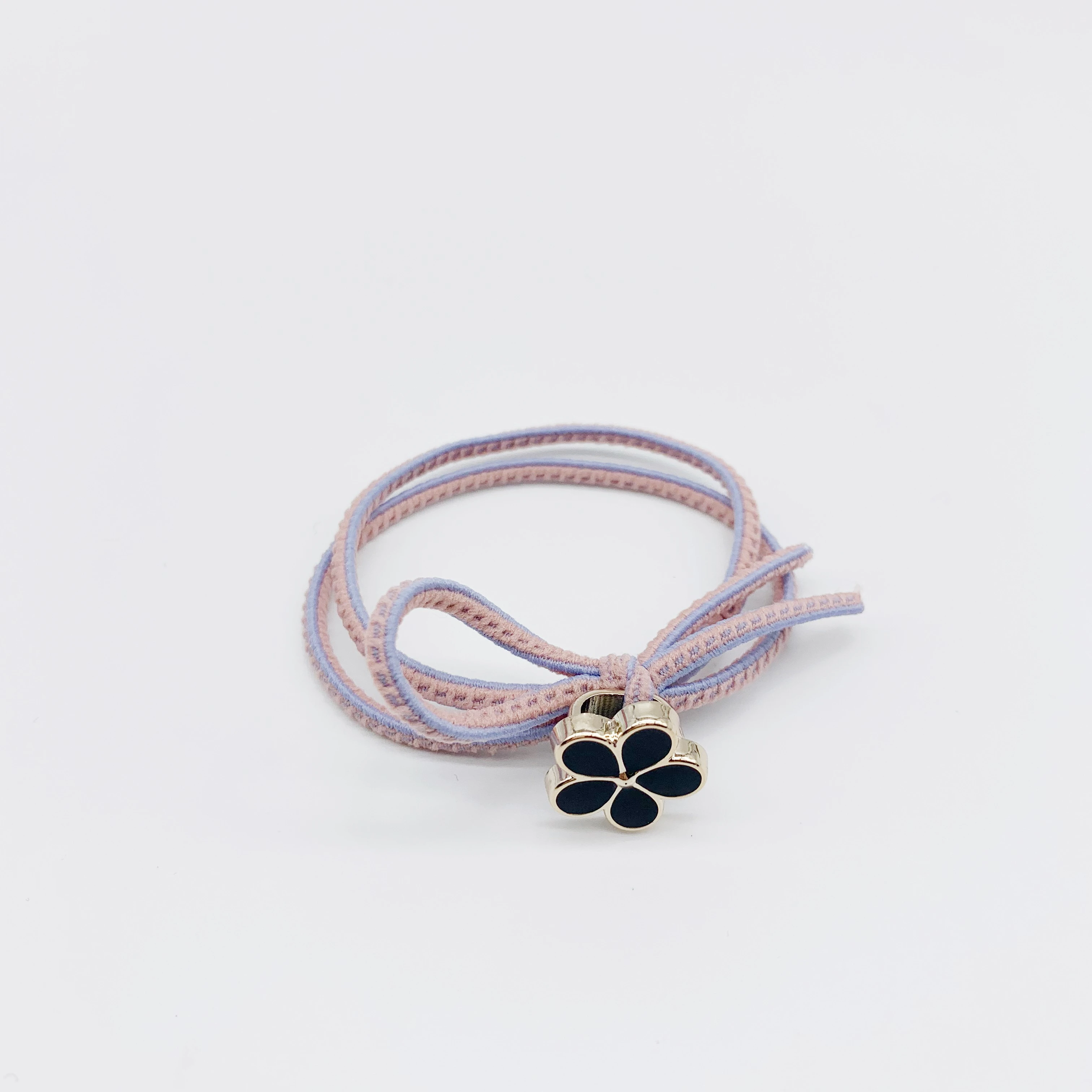 Round rubber bands tied with white edges and plum blossoms detail image 2
