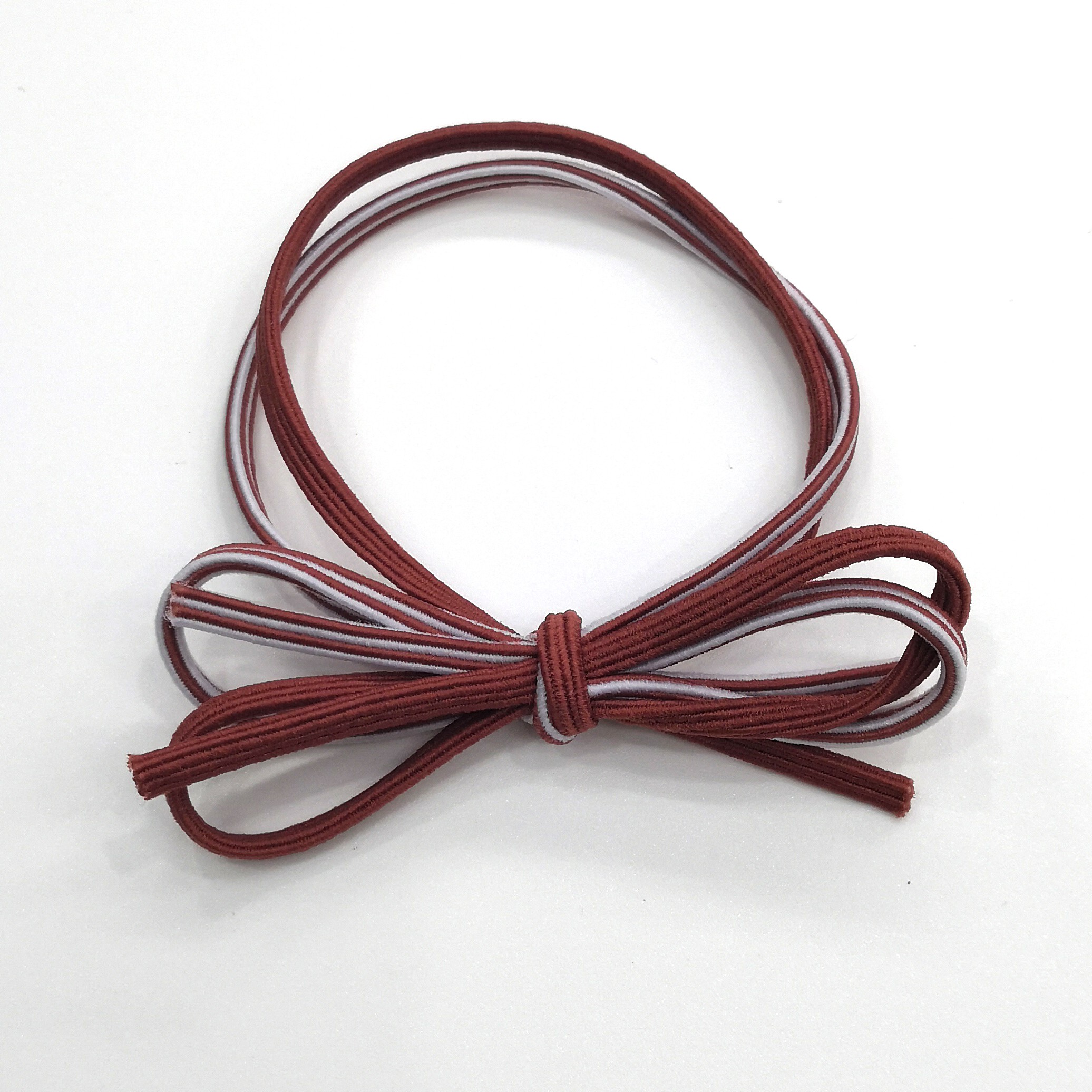 Tie single or double-color bows with round rubber bands detail image 1
