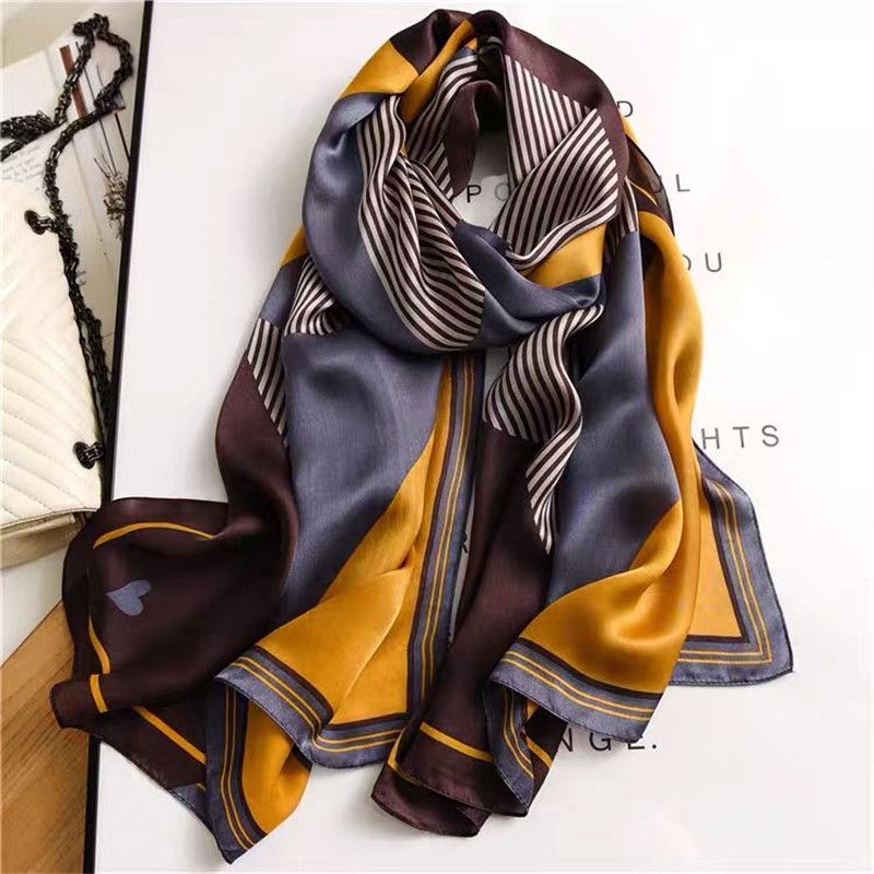 Women's scarves, trendy European and American style shawls, autumn and winter discount promotion season, versatile casual coats, wholesale 495