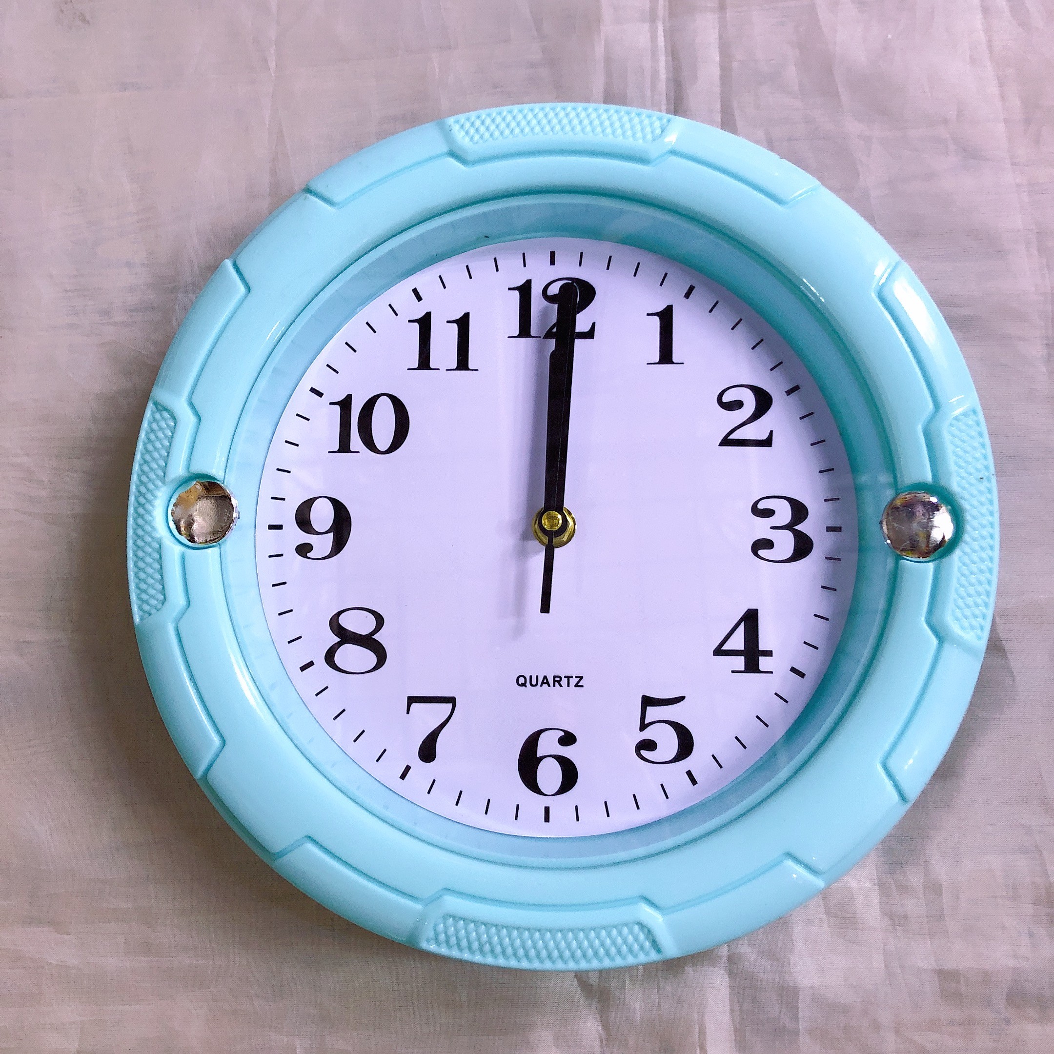 The foreign trade color series wall clock can be printed with LOGO. It is a round candy-colored household wall watch, measuring 26cm detail image 4