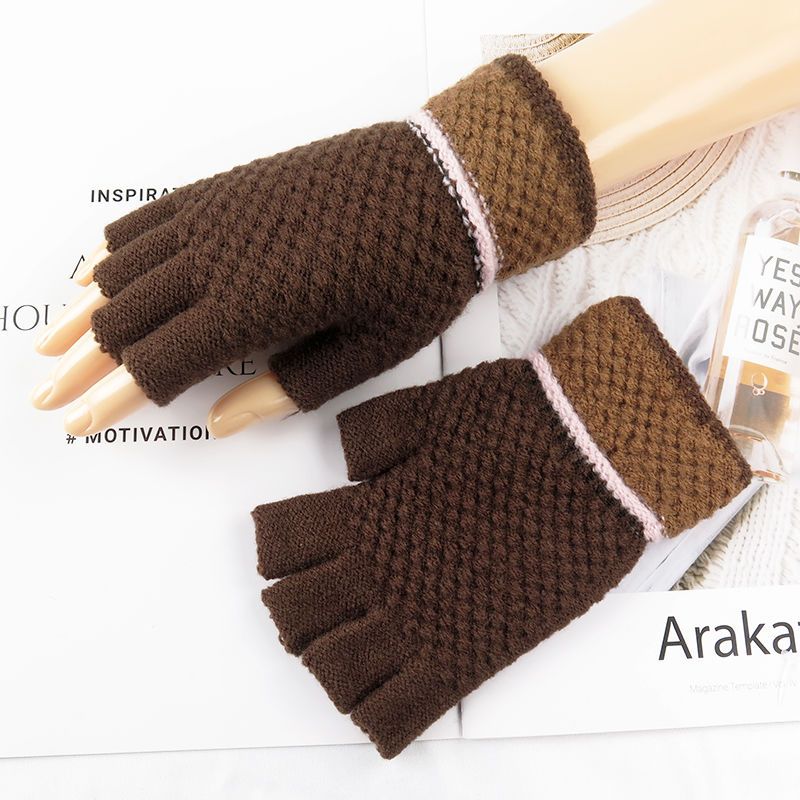 Direct sales of fashionable and durable gloves from the manufacturer. Practical and popular bestsellers. Made of genuine materials. New 032 styles of gloves for both men and women