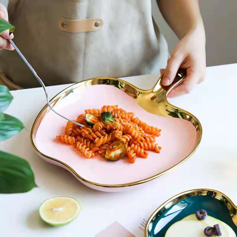 Creative apple plate, pizza plate, European-style golden edge Western cuisine steak inventory, heart plate, Instagram popular dessert plate, breakfast plate details Picture