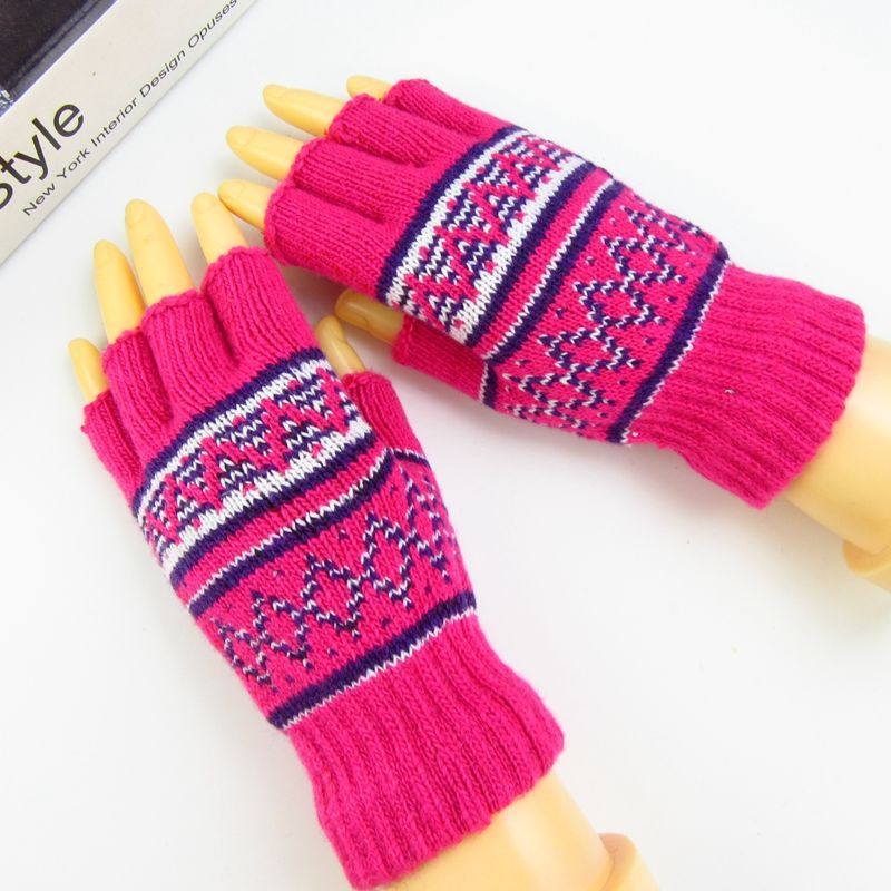 Direct sales from the manufacturer of fashionable and durable gloves. Practical and popular bestsellers, made of genuine materials. New 002 model gloves for both men and women