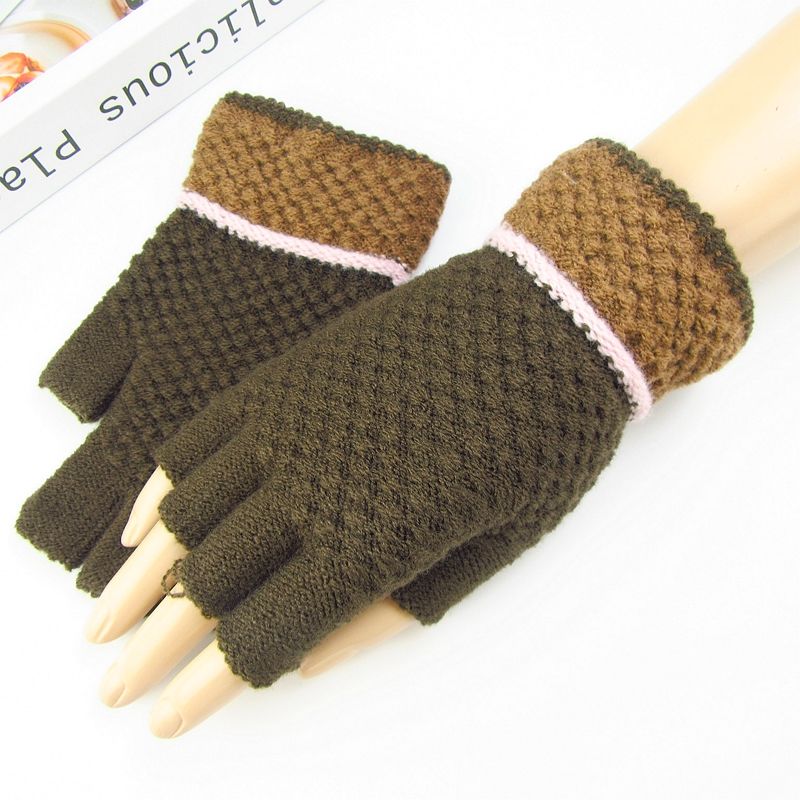 Fashionable and durable gloves are sold directly by the manufacturer. Practical and popular bestsellers are made of genuine materials and are suitable for both men and women. New 031 models of gloves are available