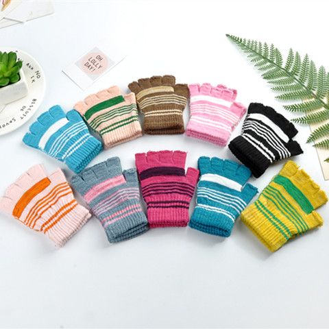 Direct sales of the manufacturer's best-selling, fashionable and durable gloves. Practical and trendy, made of genuine materials. 149 new styles of gloves for both men and women