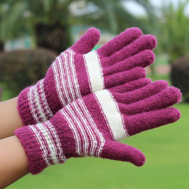 Direct sales of best-selling, fashionable and durable gloves from the manufacturer. Practical, trendy, genuine materials, universal for both men and women. New 001 model gloves available