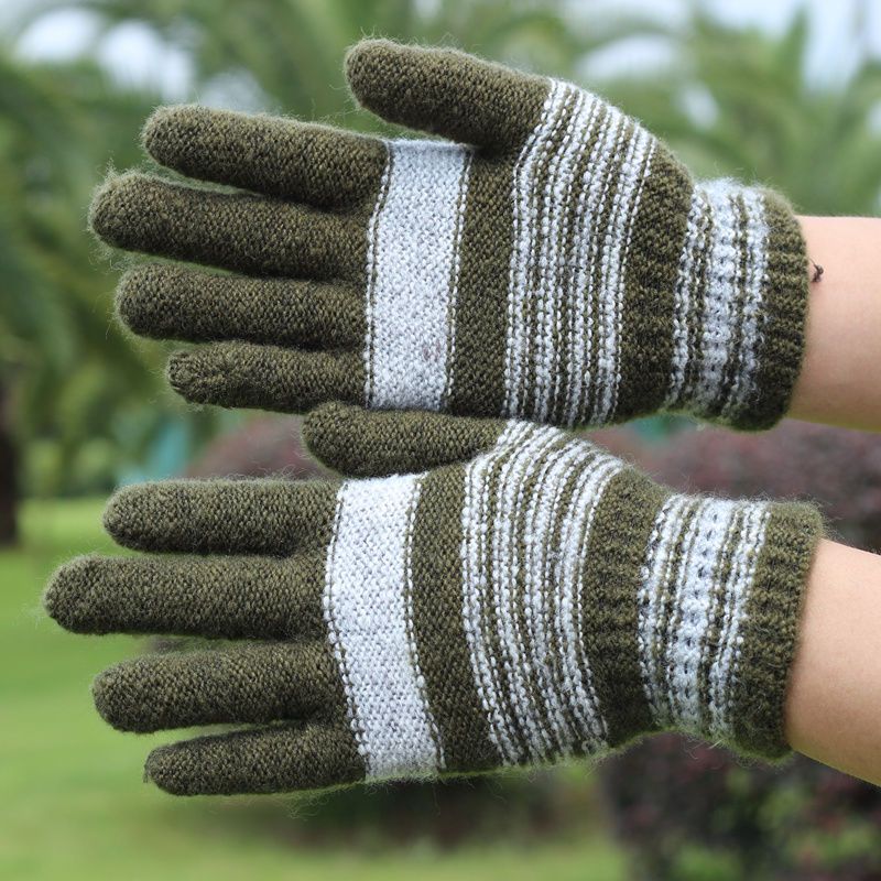 Direct sales of best-selling, fashionable and durable gloves from the manufacturer. Practical, trendy, genuine materials. New 007 style gloves for both men and women