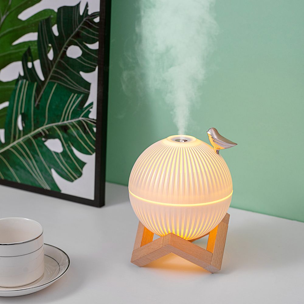 The new Lark humidifier features a creative, silent USB home ambient light and a large-capacity office humidifier for cute pets