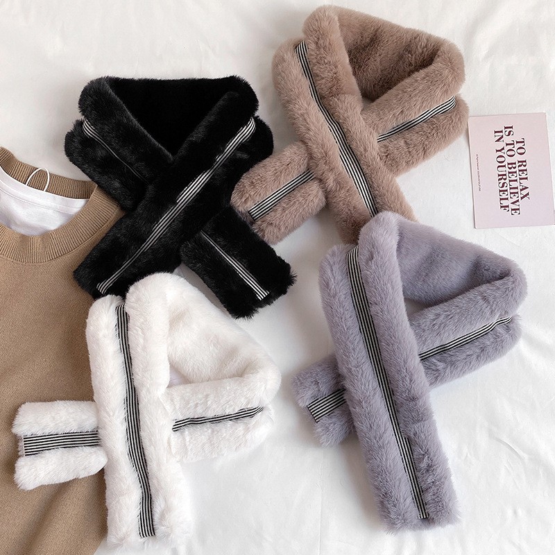 Jane Eyre Siyuan's new woolen scarf is a versatile Korean version for women's winter. It features a striped rabbit fur feel for warmth and a cross scarf for students detail image 5