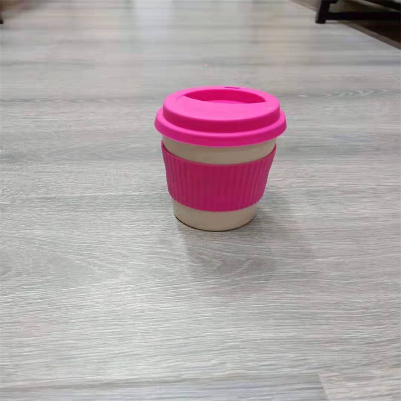 Factory direct marketing creative plastic cup outdoor sports spray cup children's water cup a bottle gift cup customized log5 full figure