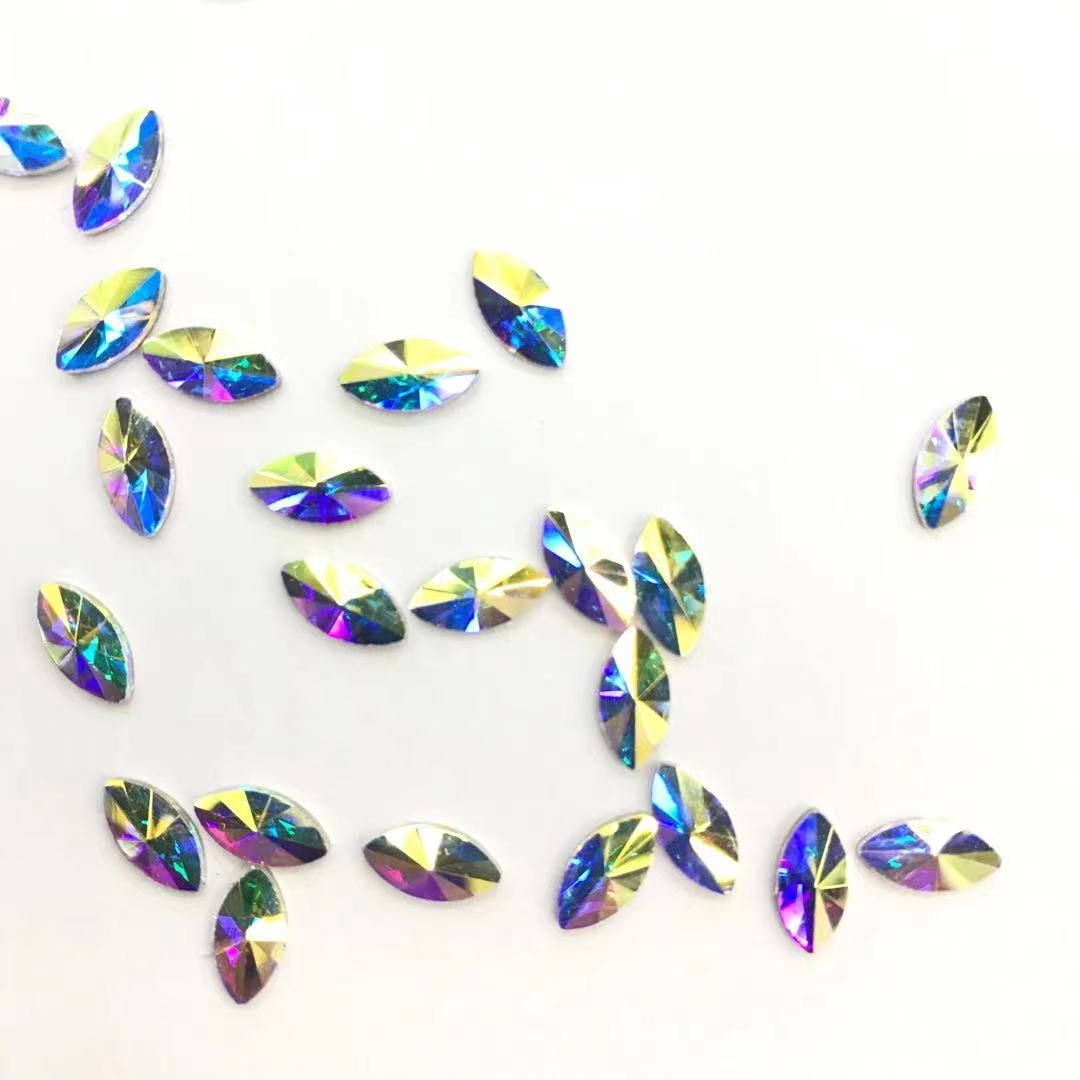 The irregular-shaped imitation Austrian diamond glass hot iron diamond, elegant hot iron diamond and nail drill are loved by girls