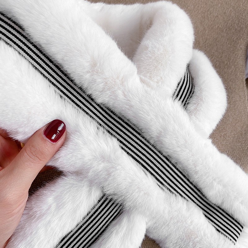 Jane Eyre Siyuan's new woolen scarf is a versatile Korean version for women's winter. It features a striped rabbit fur feel for warmth and a cross scarf for students detail image 11
