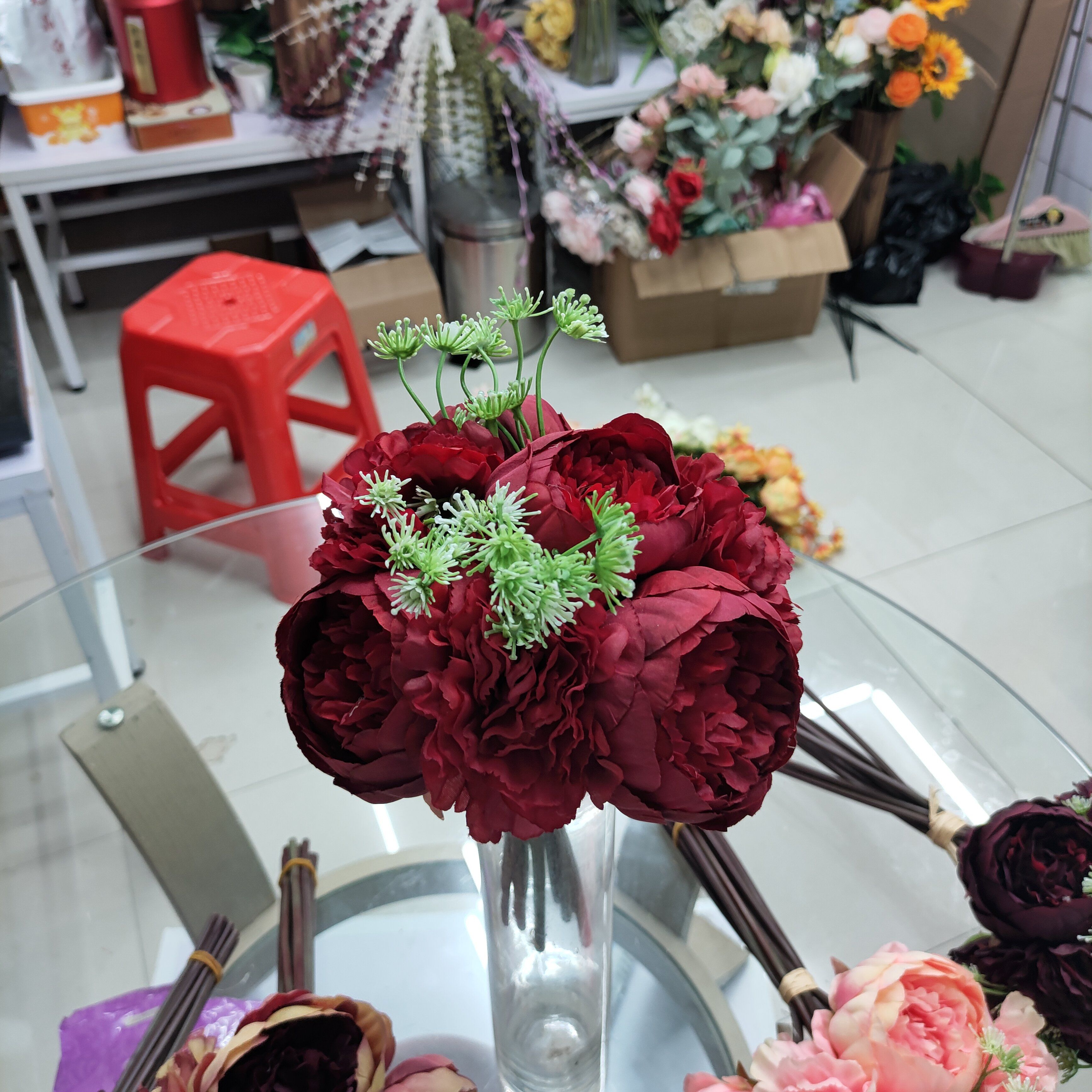 Yiwu chengyu simulación flor boutique venta caliente 6 cabeza mano sosteniendo peonía grande rojo