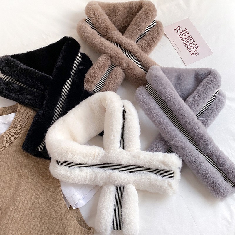 Jane Eyre Siyuan's new woolen scarf is a versatile Korean version for women's winter. It features a striped rabbit fur feel for warmth and a cross scarf for students detail image 3