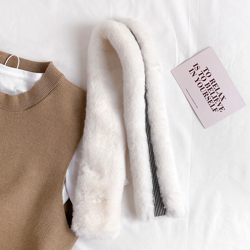 Jane Eyre Siyuan's new woolen scarf is a versatile Korean version for women's winter. It features a striped rabbit fur feel for warmth and a cross scarf for students detail image 9