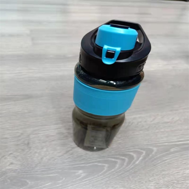Factory direct marketing creative plastic cup outdoor sports spray cup children's water cup a bottle gift cup customized log6 full figure