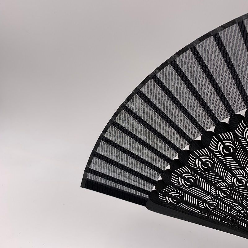 漆边手绘喷绘折扇  *日式和风扇  素面单色头青竹扇  孔雀冲花古风折扇产品图