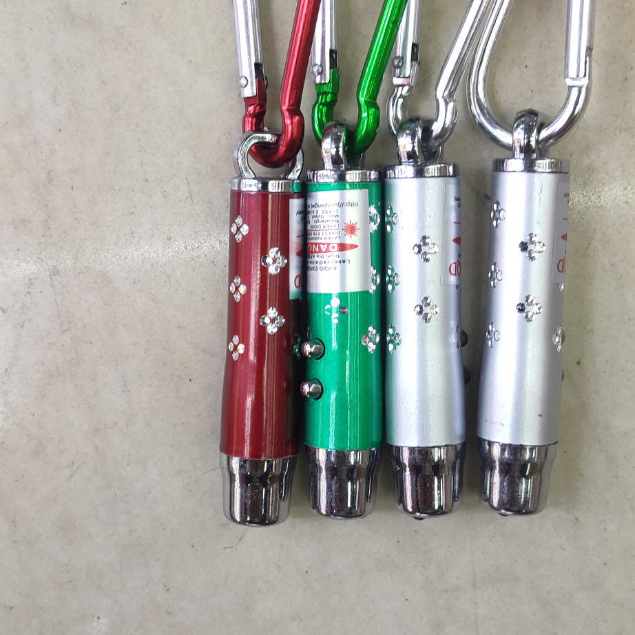 儿童玩具刻花梅花点单管三合一钥匙扣激光灯赠送礼品LED手电筒小夜灯地摊货款厂家直销